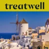 Witgekalkte huizen en traditionele windmolens boven het diepe blauw van de Egeïsche Zee in Oia op Santorini, onder een gele banner met het Treatwell-logo.